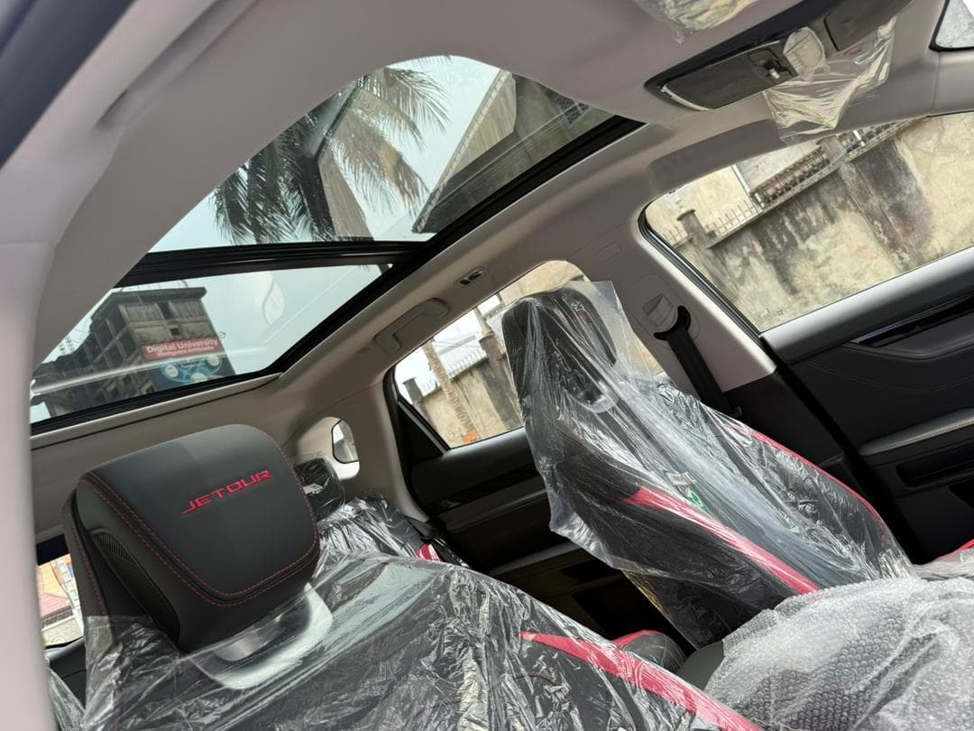 JETOUR Dashing White 2026 - vitrine 3