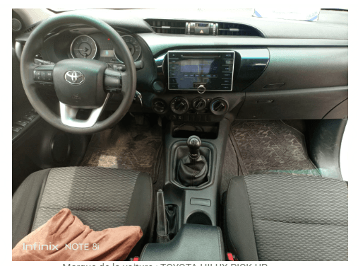 TOYOTA PICKUP HILUX ANNÉE 2020 - vitrine 2